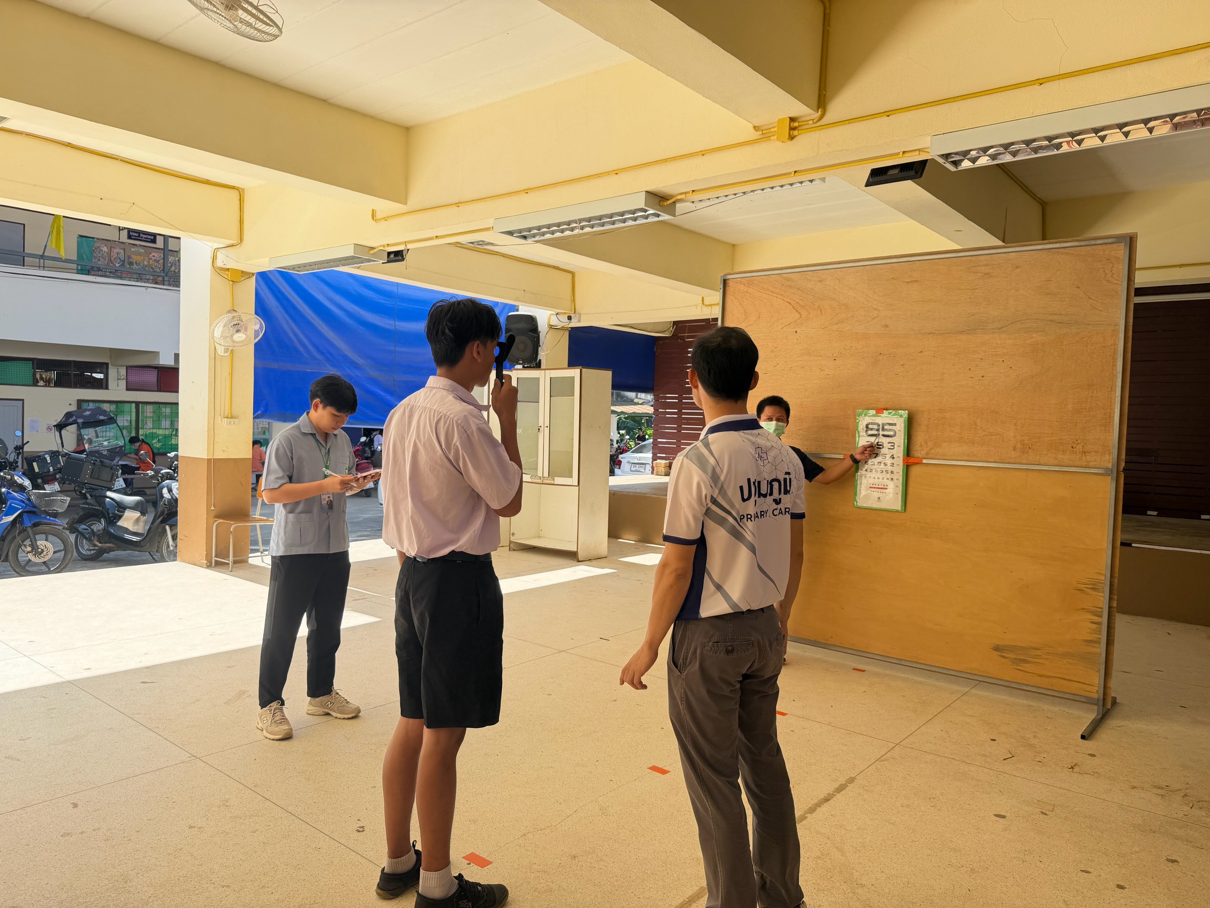 งานอานามัยโรงเรียน ออกให้บริการตรวจคัดกรองสายตาเด็กนักเรียนระดับชั้นมัธยม ณ โรงเรียน เทอดไทย (มัธยม)